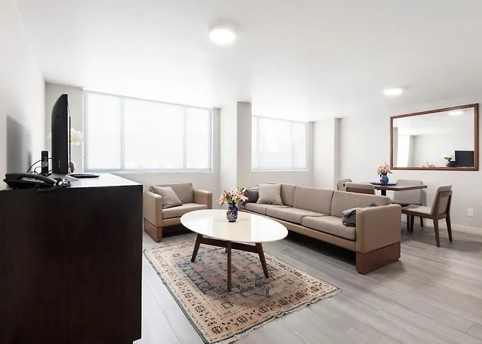 Cuauhtemoc Corporate 4 Guest Embassy Next Door